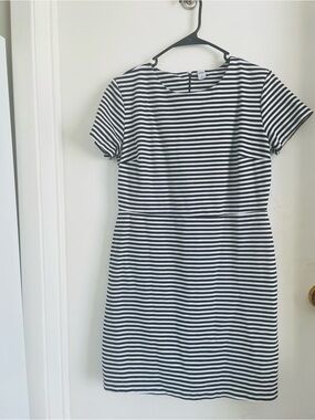 Old Navy Black & White Striped Short-Sleeve Shift Dress